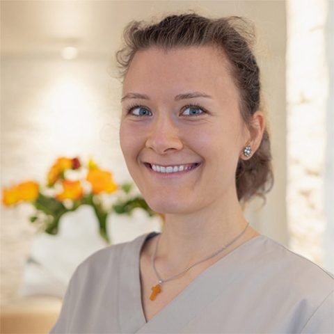 Dr. Josephiene Phillips Dentist Winterthur